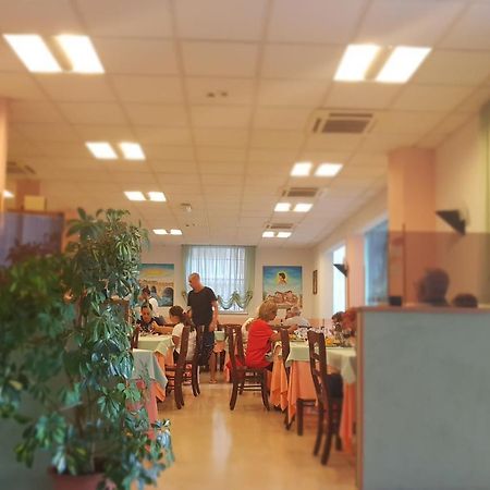 Hotel Romantica Rimini Buitenkant foto