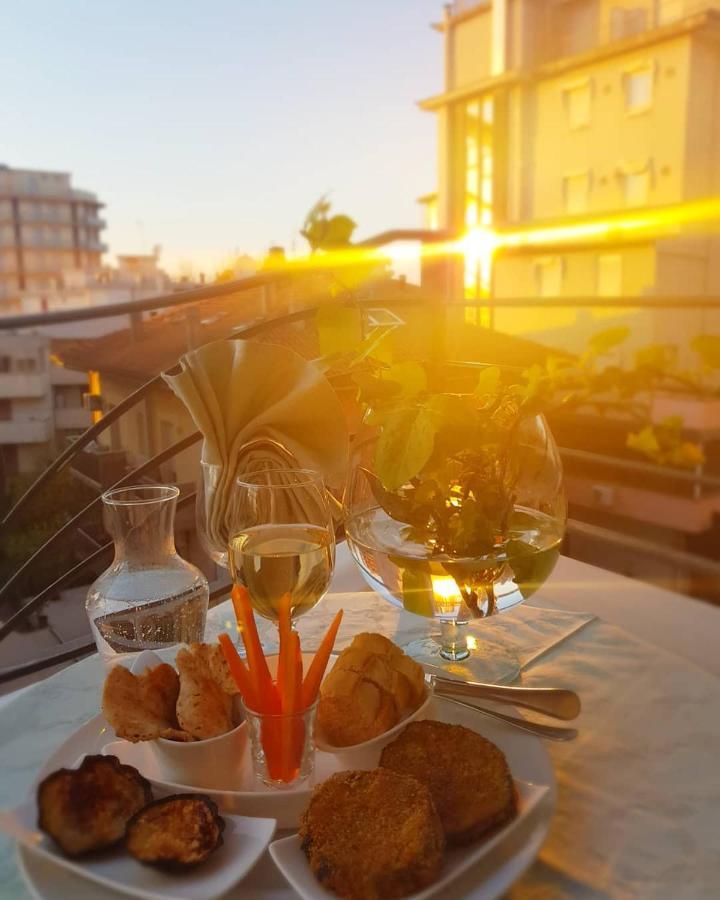 Hotel Romantica Rimini Buitenkant foto