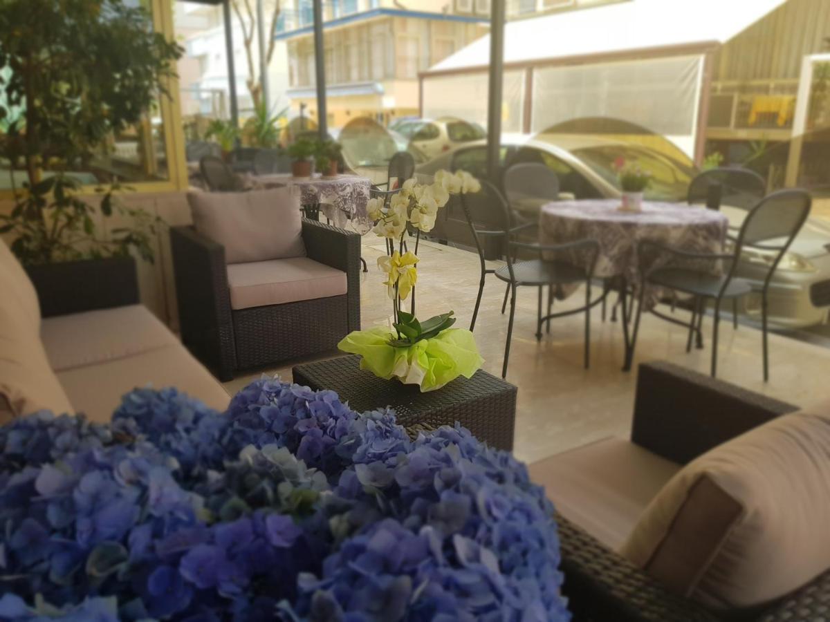 Hotel Romantica Rimini Buitenkant foto