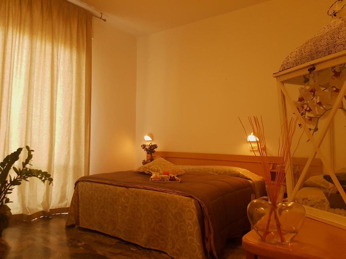 Hotel Romantica Rimini Buitenkant foto