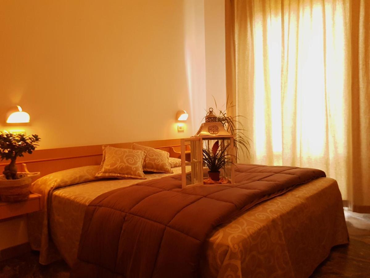 Hotel Romantica Rimini Buitenkant foto