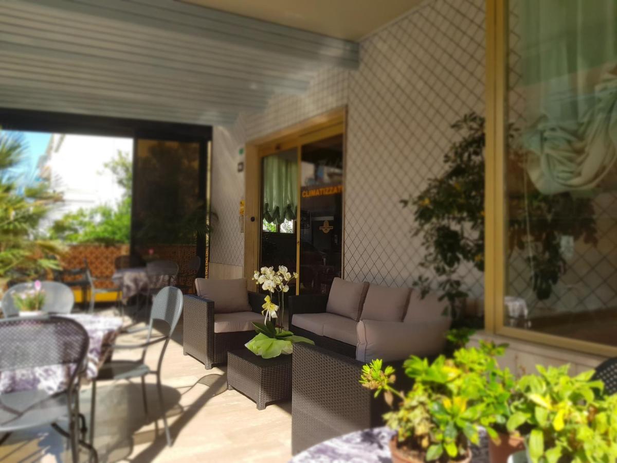 Hotel Romantica Rimini Buitenkant foto