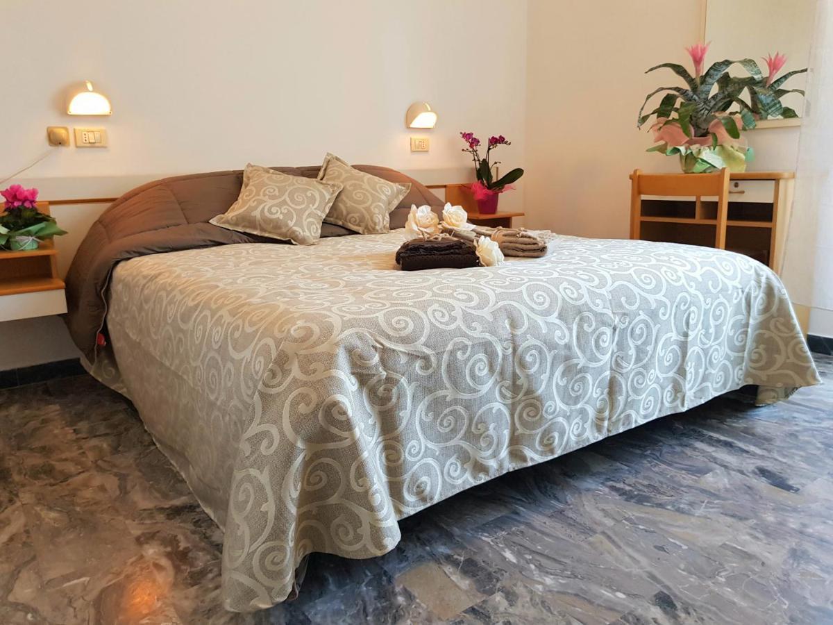 Hotel Romantica Rimini Buitenkant foto