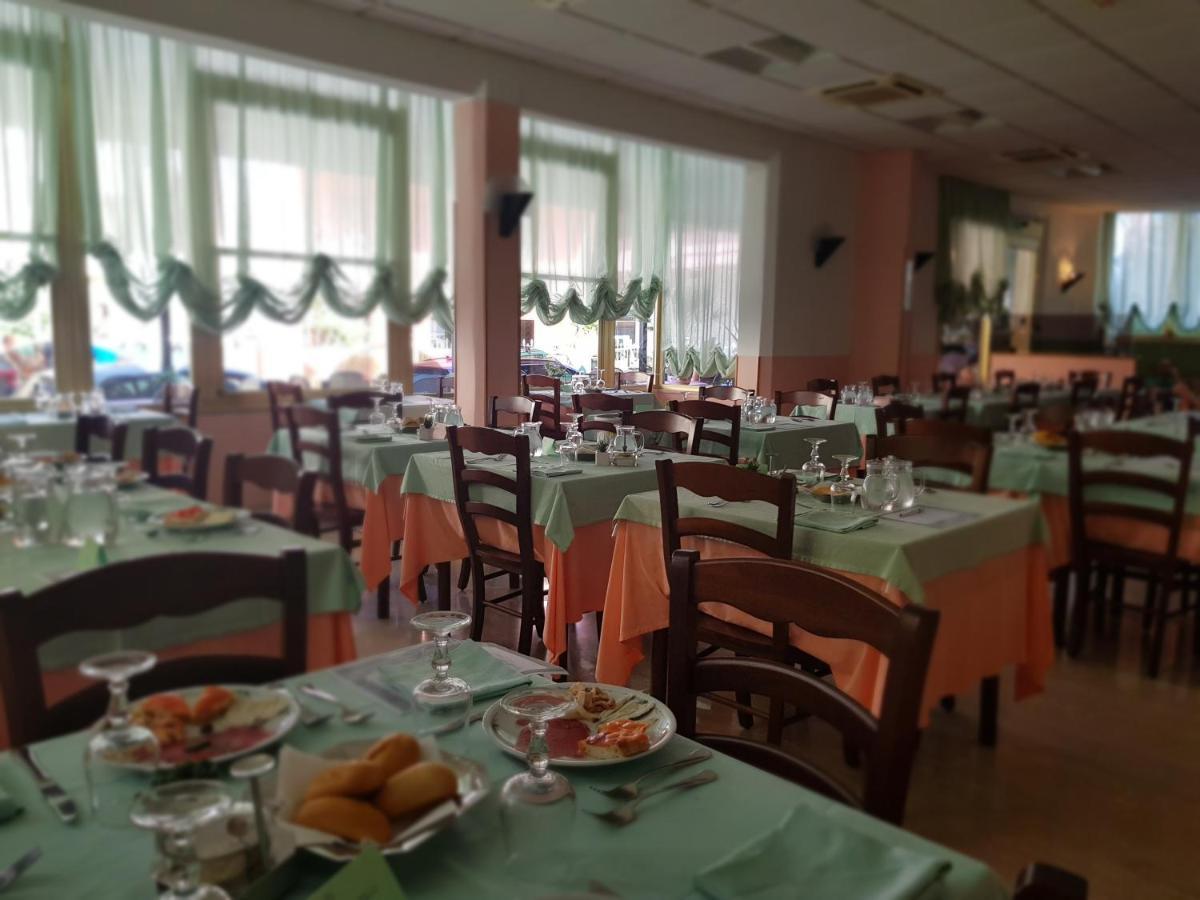 Hotel Romantica Rimini Buitenkant foto